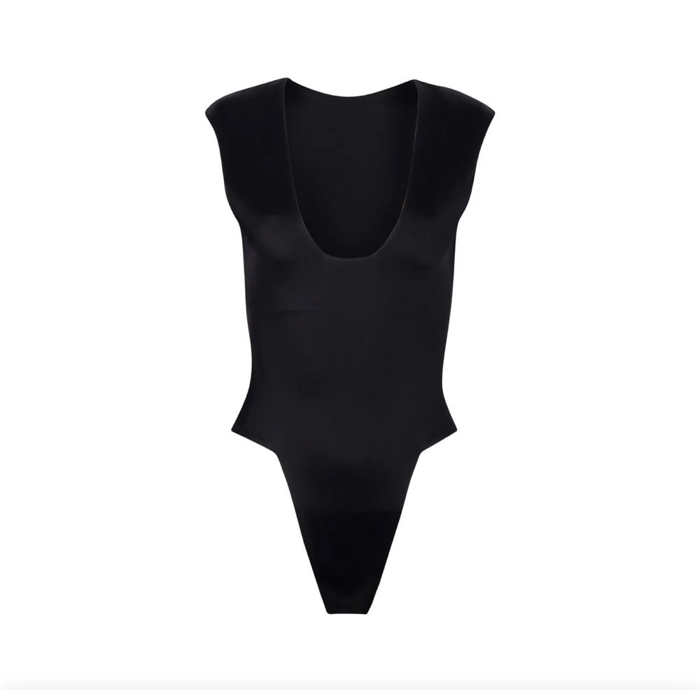 DOS Gardenias Sleek Black Sleeveless Bodysuit
